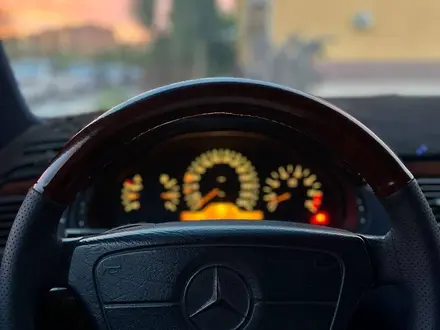 Mercedes-Benz E 320 1998 года за 2 400 000 тг. в Аральск – фото 2