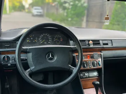 Mercedes-Benz E 230 1991 года за 2 500 000 тг. в Алматы – фото 25