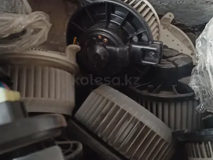 Моторчик печки ЛексусGs 300 за 45 000 тг. в Алматы