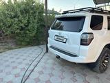 Toyota 4Runner 2015 года за 15 500 000 тг. в Жанаозен – фото 4