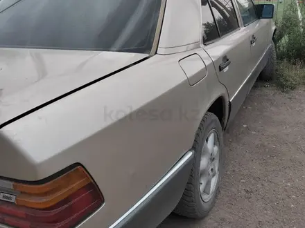 Mercedes-Benz E 200 1991 года за 1 200 000 тг. в Караганда – фото 4