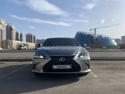 Lexus ES 250 2019 года за 22 500 000 тг. в Астана