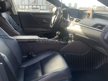 Lexus ES 250 2019 года за 22 500 000 тг. в Астана – фото 3
