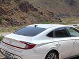 Hyundai Sonata 2021 года за 10 250 000 тг. в Петропавловск – фото 2