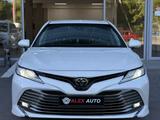 Toyota Camry 2021 года за 15 800 000 тг. в Шымкент – фото 2