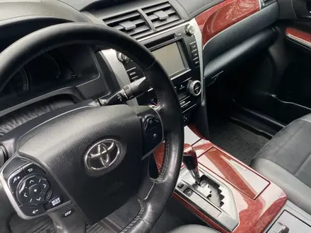 Toyota Camry 2014 года за 10 500 000 тг. в Алматы – фото 26