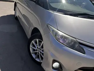 Toyota Estima, 2009