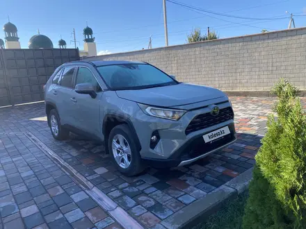 Toyota RAV4 2020 года за 12 200 000 тг. в Тараз