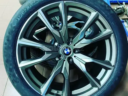 Комплект колес для BMW X5 G07 G05 R20 21-22 Оригинал, лето зима за 350 000 тг. в Алматы – фото 11
