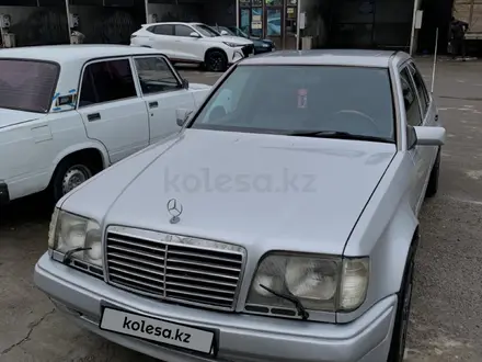 Mercedes-Benz E 280 1995 года за 1 800 000 тг. в Тараз – фото 2