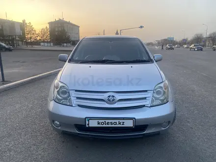 Toyota Ist 2002 года за 3 750 000 тг. в Караганда