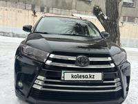 Toyota Highlander 2016 годаfor15 700 000 тг. в Караганда