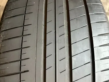 Michelin Pilot Sport 3 RFT (*) (MOE) 245/35R20 275/30R20 за 855 000 тг. в Алматы