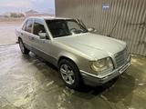 Mercedes-Benz E 200 1995 года за 1 850 000 тг. в Тараз – фото 2