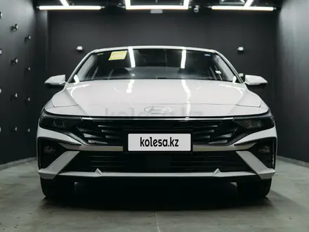 Hyundai Elantra 2023 года за 8 700 000 тг. в Алматы – фото 2