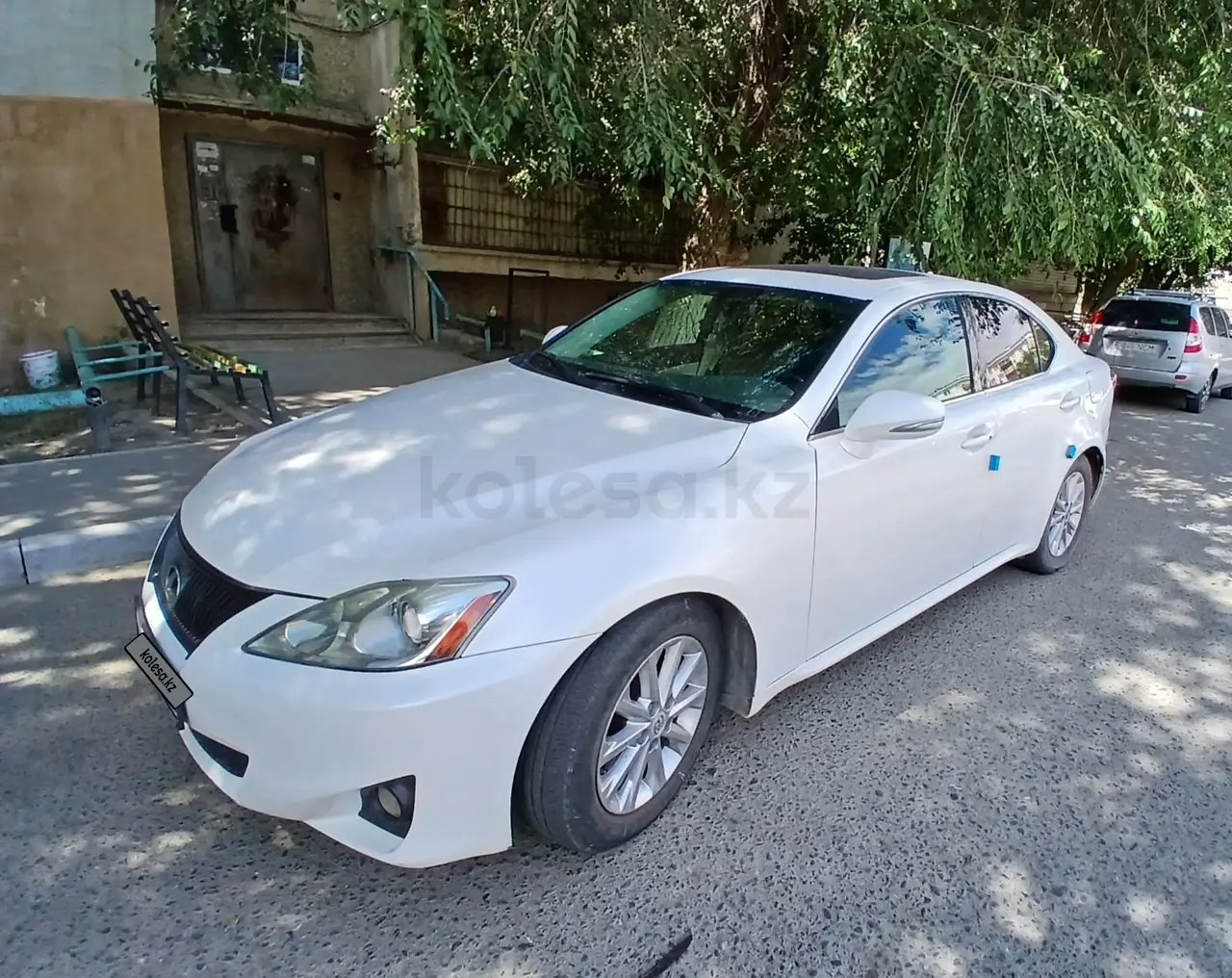 Lexus is-250, 2012