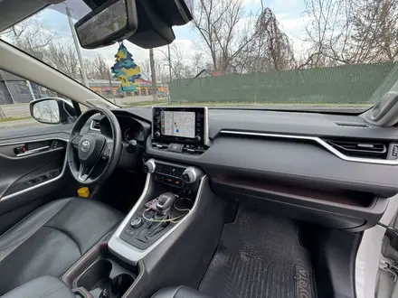 Toyota RAV4 2020 года за 16 200 000 тг. в Алматы – фото 5