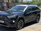 Toyota RAV4 2020 года за 16 500 000 тг. в Алматы