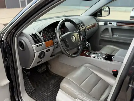 Volkswagen Touareg 2009 года за 7 800 000 тг. в Астана – фото 2