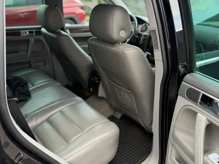 Volkswagen Touareg 2009 года за 7 800 000 тг. в Астана – фото 10