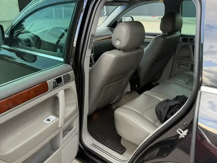 Volkswagen Touareg 2009 года за 7 800 000 тг. в Астана – фото 12