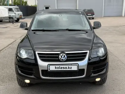 Volkswagen Touareg 2009 года за 7 800 000 тг. в Астана – фото 19