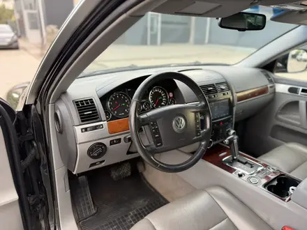 Volkswagen Touareg 2009 года за 7 800 000 тг. в Астана – фото 3
