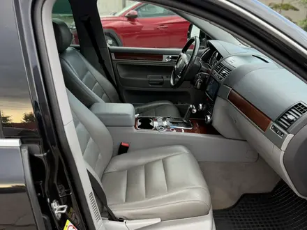 Volkswagen Touareg 2009 года за 7 800 000 тг. в Астана – фото 8