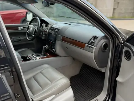 Volkswagen Touareg 2009 года за 7 800 000 тг. в Астана – фото 9