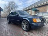 Mercedes-Benz E 220 1993 года за 2 400 000 тг. в Алматы