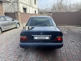 Mercedes-Benz E 220 1993 года за 2 400 000 тг. в Алматы – фото 4