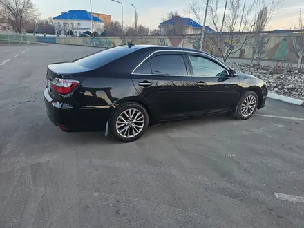 Toyota Camry 2018 года за 13 500 000 тг. в Атырау – фото 4