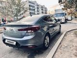 Hyundai Elantra 2019 годаүшін8 100 000 тг. в Алматы – фото 3
