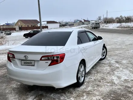 Toyota Camry 2014 года за 6 200 000 тг. в Актобе – фото 5