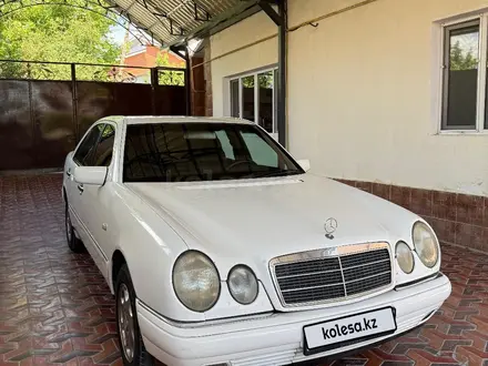 Mercedes-Benz E 200 1997 года за 2 700 000 тг. в Шымкент – фото 2