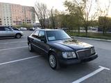 Mercedes-Benz E 200 1995 года за 1 550 000 тг. в Караганда – фото 2