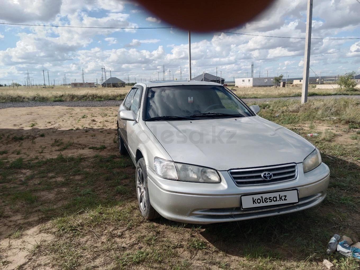 Toyota Camry 2001 г.