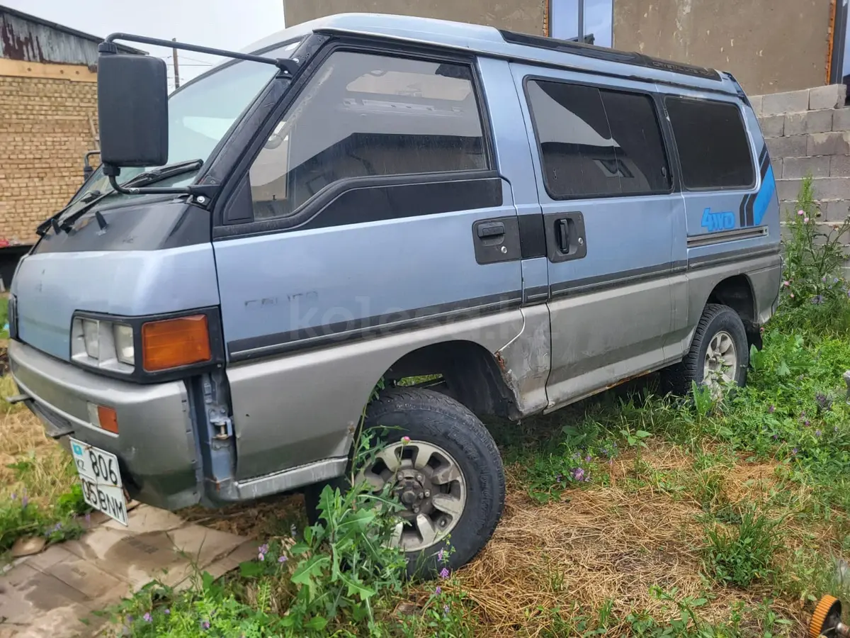 Mitsubishi Delica, 1990