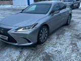 Lexus ES 250 2021 года за 23 000 000 тг. в Актобе – фото 2