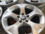 Комплект оригинальных легкосплавных дисков BMW R17 PCD 5*120 за 110 000 тг. в Костанай – фото 5