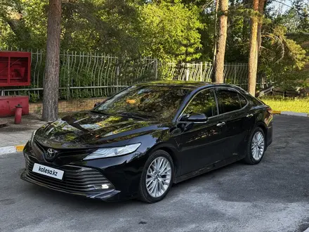 Toyota Camry 2019 года за 12 500 000 тг. в Караганда