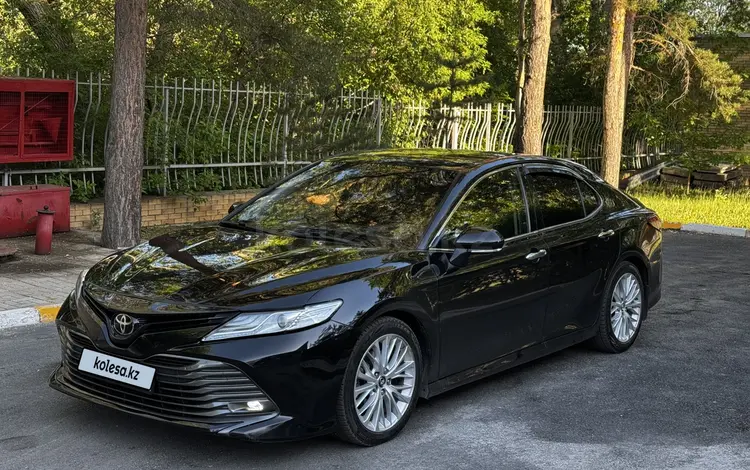 Toyota Camry 2019 года за 12 500 000 тг. в Караганда