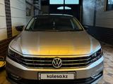 Volkswagen Passat 2015 года за 6 200 000 тг. в Шымкент – фото 2