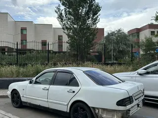 Mercedes-Benz E 320