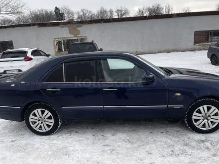 Mercedes-Benz E 240 1997 года за 2 700 000 тг. в Караганда – фото 5