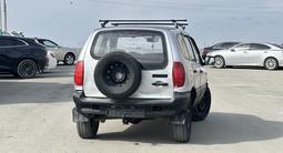 Chevrolet Niva 2006 года за 950 000 тг. в Атырау – фото 4