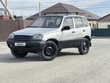 Chevrolet Niva 2006 года за 950 000 тг. в Атырау – фото 2