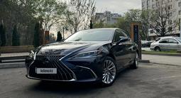 Lexus ES 300h 2022 года за 25 500 000 тг. в Астана