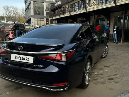 Lexus ES 300h 2021 года за 26 000 000 тг. в Астана – фото 5