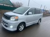 Toyota Voxy 2005 года за 4 200 000 тг. в Астана – фото 2